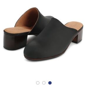 Adelante The Camila Black Leather Miles. Size 7 (marked as 7.5)